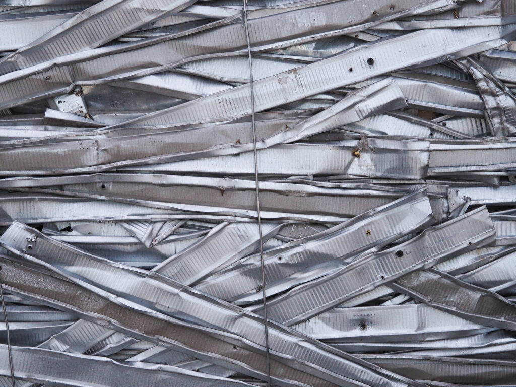 Cena aluminium w skupie – posortowany złom aluminium gotowy do recyklingu